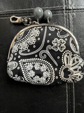 thirty-one Black & White Paisley Kiss-Lock Coin Purse